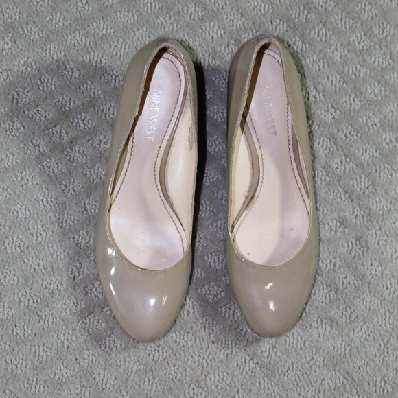Nine West Size 6.5 Patent Leather Nude Almond Toe 2" Wedge Heel - Picture 2 of 8
